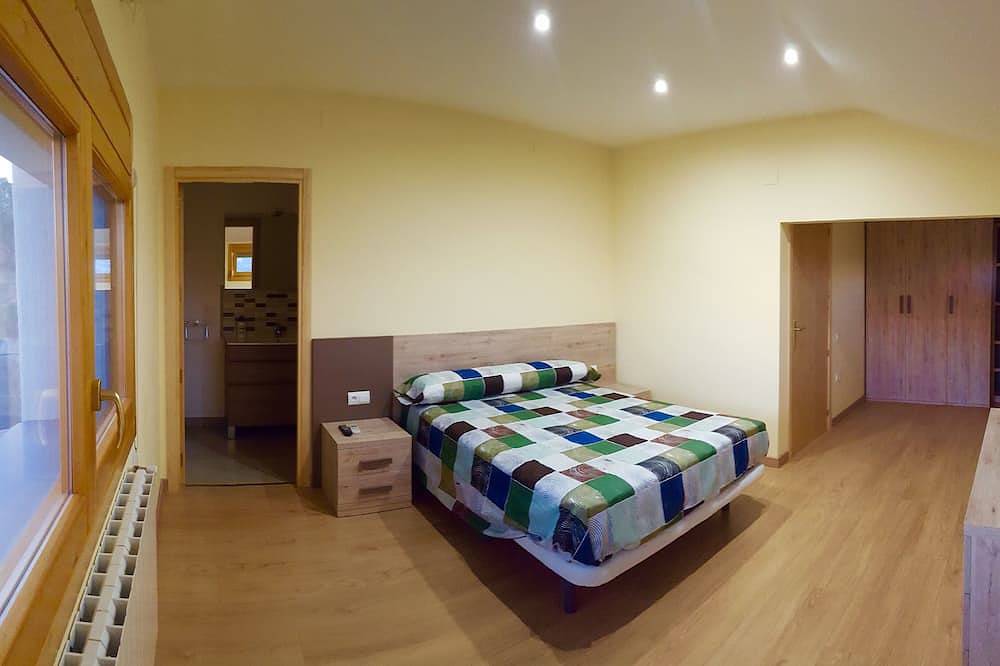 Casa La Fàbrica, holiday home with capacity for 10 people in Terres de l'Ebre, Terra Alta