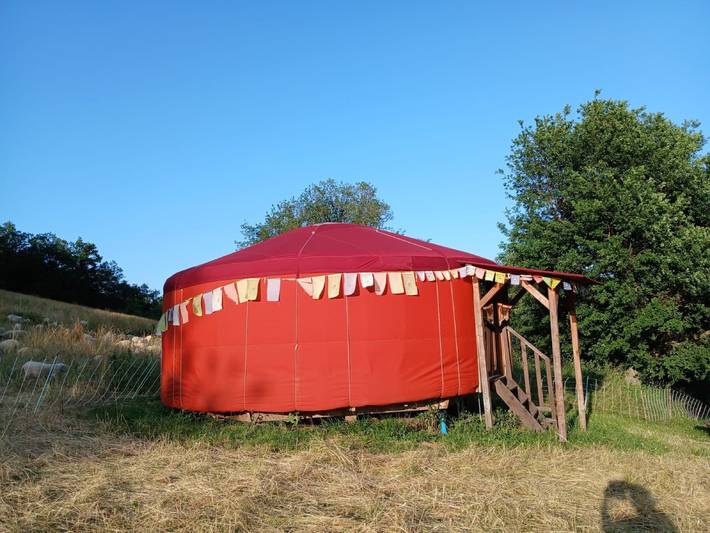 “Yurt” Guest Room with Mountain View and Shared Garden in Beaulieu (Le Puy-en-Velay), Haute-Loire