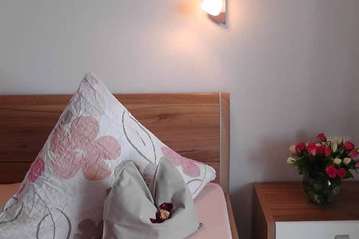 Doppelzimmer - Gästehaus Hibler in Bad Kohlgrub, Bayerische Alpen