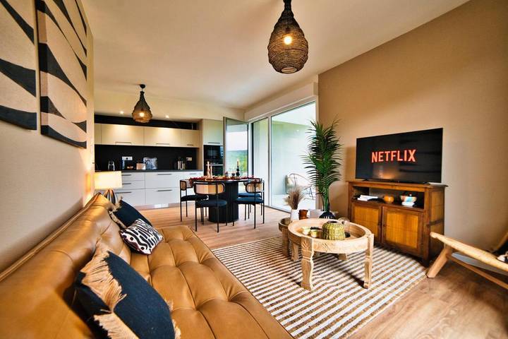 Appartement de vacances pour 5 personnes, avec Jacuzzi et Terrasse ainsi que Jardin et Vue