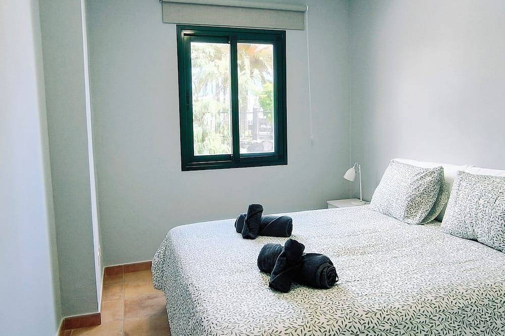 Entire apartment, Amelia Cancajos: Comfort Swimming pool and beach nearby in Los Cancajos, La Palma South