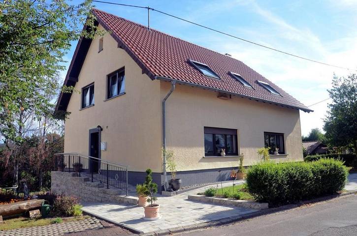 Ferienwohnung für 4 Personen, mit Terrasse und Garten sowie Ausblick in Grimburg