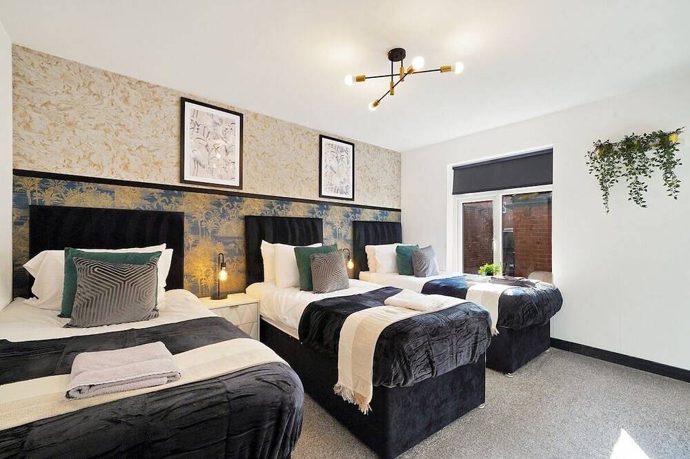 Entire apartment, 30% off! Stylish Yorkshire Apartment - Sleeps 5 in Wakefield, West Yorkshire