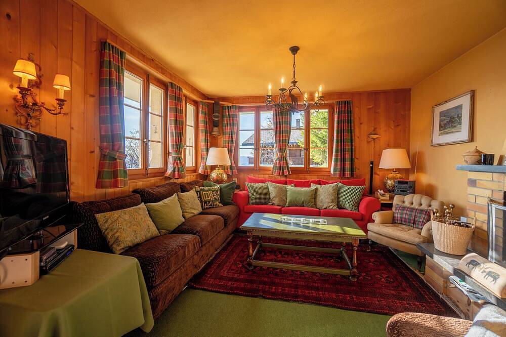 Ce magnifique chalet est situé en haut de la route des chaux à Gryon, et en conséquence, jouit d'une in Gryon, Alpes Vaudoises