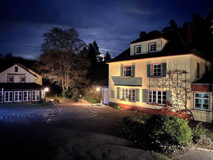 Hotel für 3 Personen, mit Ausblick und Garten sowie Terrasse und Seeblick im Saarland