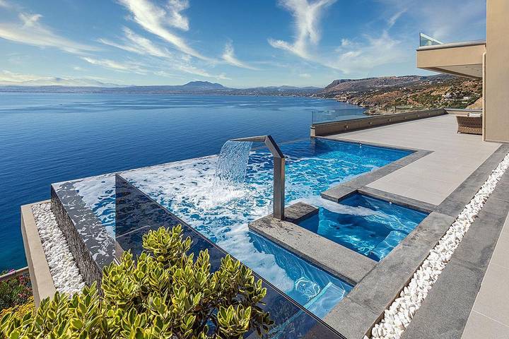Ferienhaus mit Meerblick für 11 Personen, mit Balkon/Terrasse und Pool in Europa