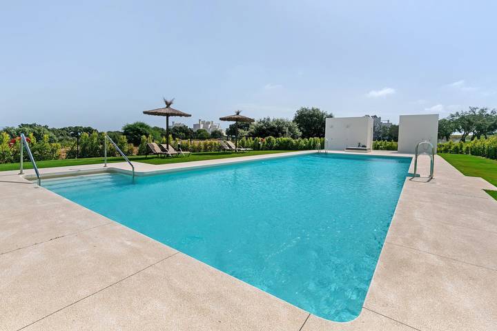 Ferienhaus 'Beautiful House in Emerald Green' mit Meerblick, WLAN und Klimaanlage in San Roque Club, San Roque