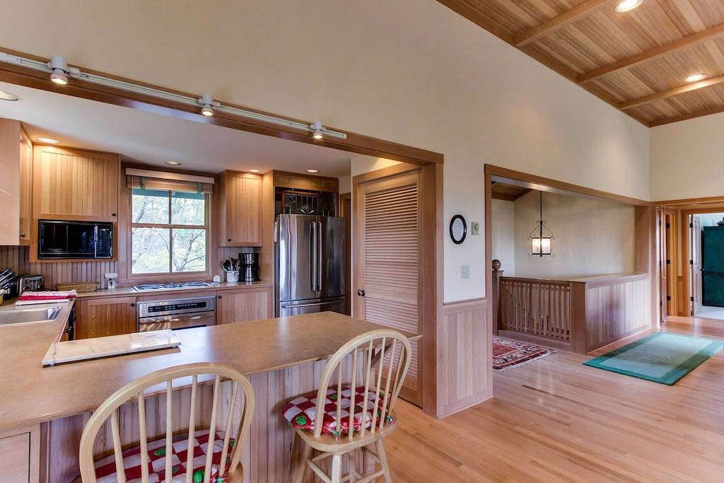 Hundefreundliches, modernes Landhaus mit Blick auf die Bucht und einfachem Zugang zum Strand in Gearhart, Clatsop County