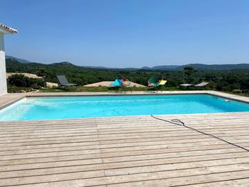 Location de vacances pour 8 personnes, avec piscine ainsi que vue et jardin à Sotta
