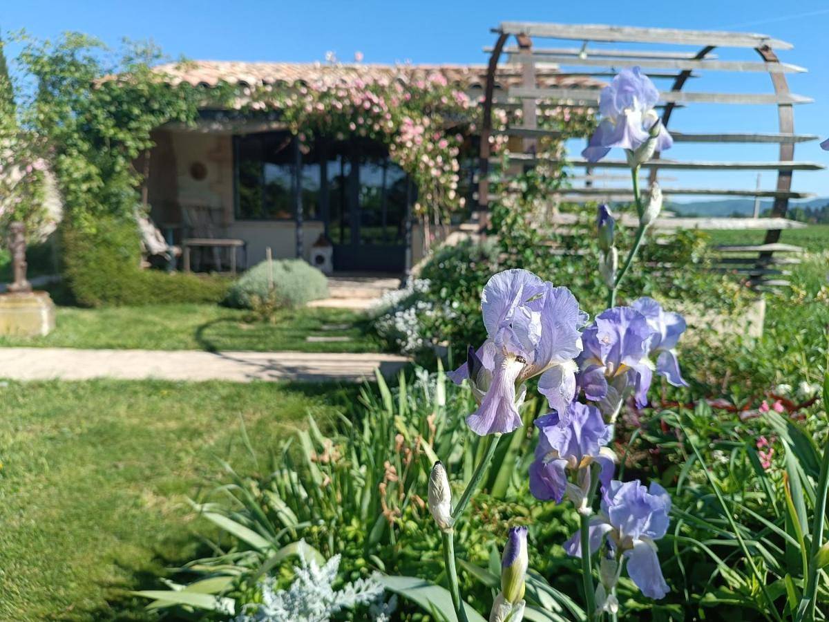 La Bohême La Belle Etoile Petit déjeuner compris in Cléon-d'Andran, Région de nyons