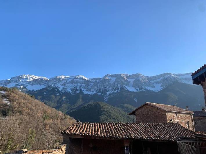 Casa rural para 8 personas, con vistas además de terraza y jardín, Se admiten mascotas en Alto Urgel - 3