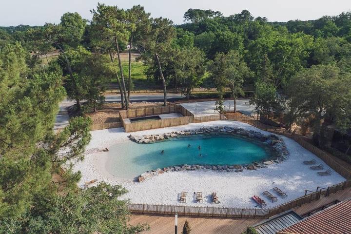 Camping pour 3 personnes, avec Terrasse et Jardin ainsi que Piscine et Sauna