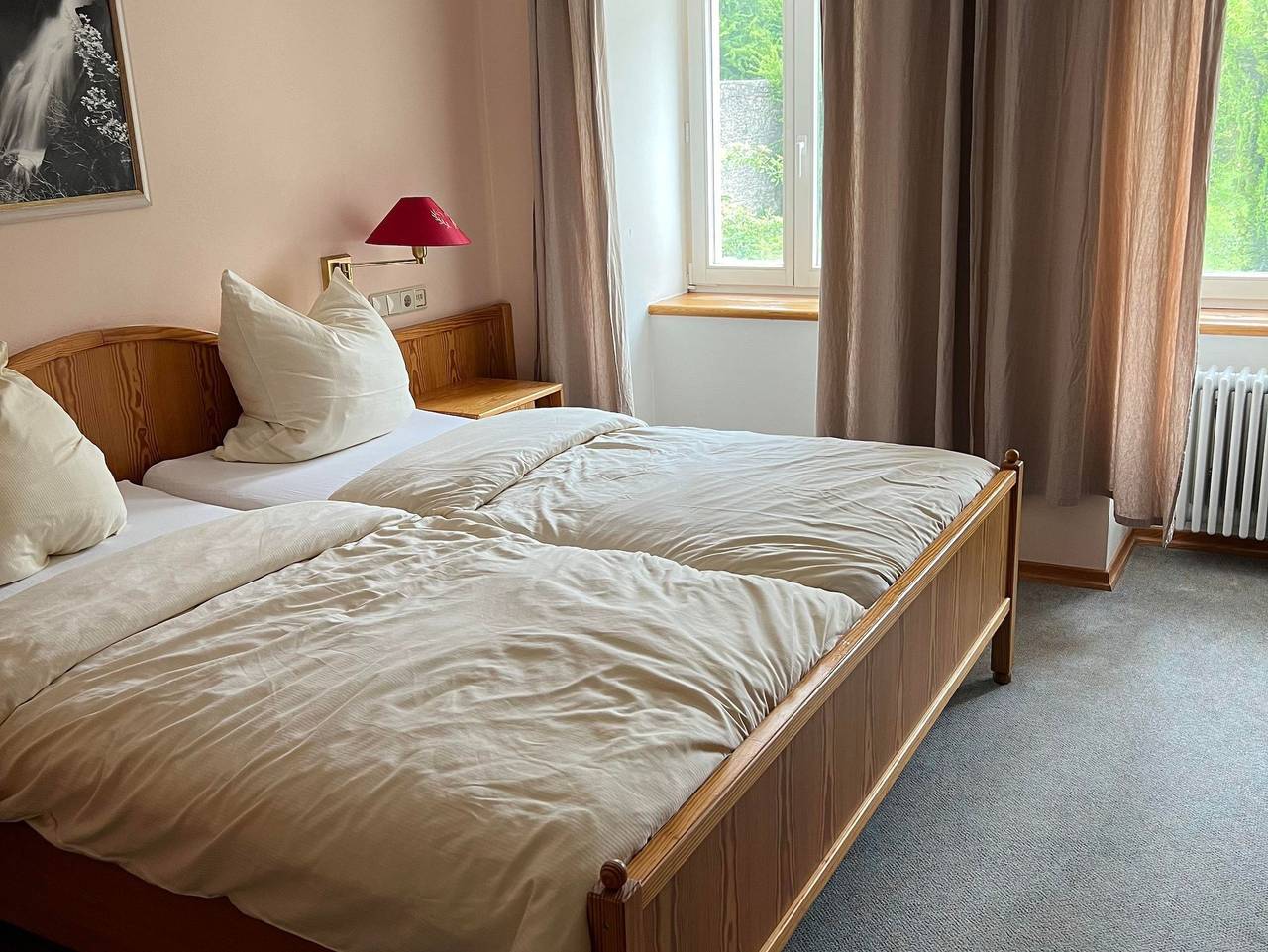 Hotel Restaurant Lavelle - Doppelzimmer Klein mit Dusche in Bliesmengen-Bolchen, Mandelbachtal