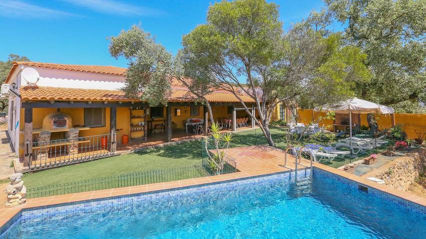 Casa para 17 personas, con balcón/terraza y piscina en Sierra de Huelva