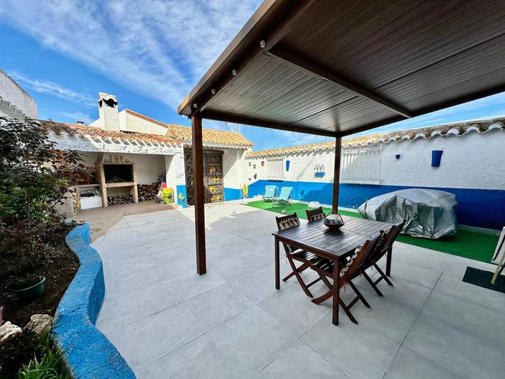 Alojamiento Rural La Tinaja: vistas a la montaña, piscina privada y Wi-Fi in Liétor, Provincia de Albacete