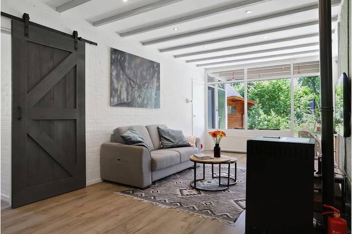 Gemütlicher Ferienbungalow für 4 Personen mit eingezäuntem Garten, Pelletofen, haustierfreundlich, nahe Seen und Nationalpark Drentsche Aa. in Drenthe
