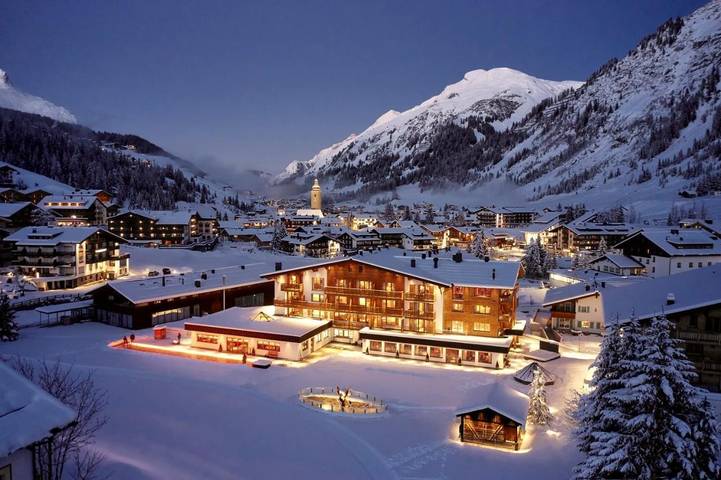 Hotel für 4 Personen, mit Ausblick und Terrasse sowie Sauna und Pool, mit Haustier in Lech am Arlberg