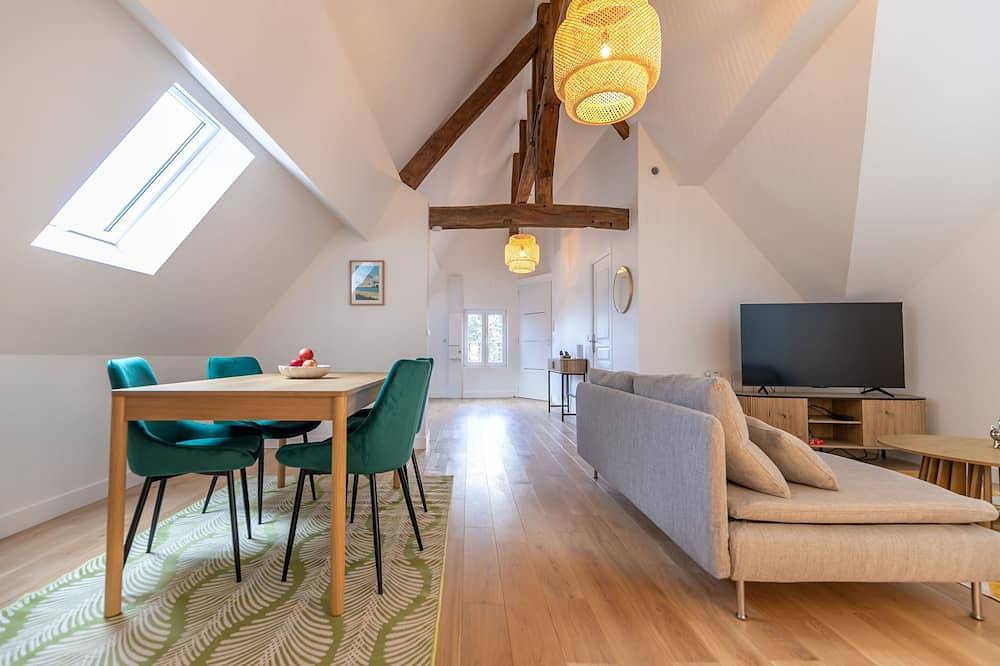 Entire apartment, Le Grenier Cocoon · Ac · Cozy City Center in Romorantin-Lanthenay, Sologne
