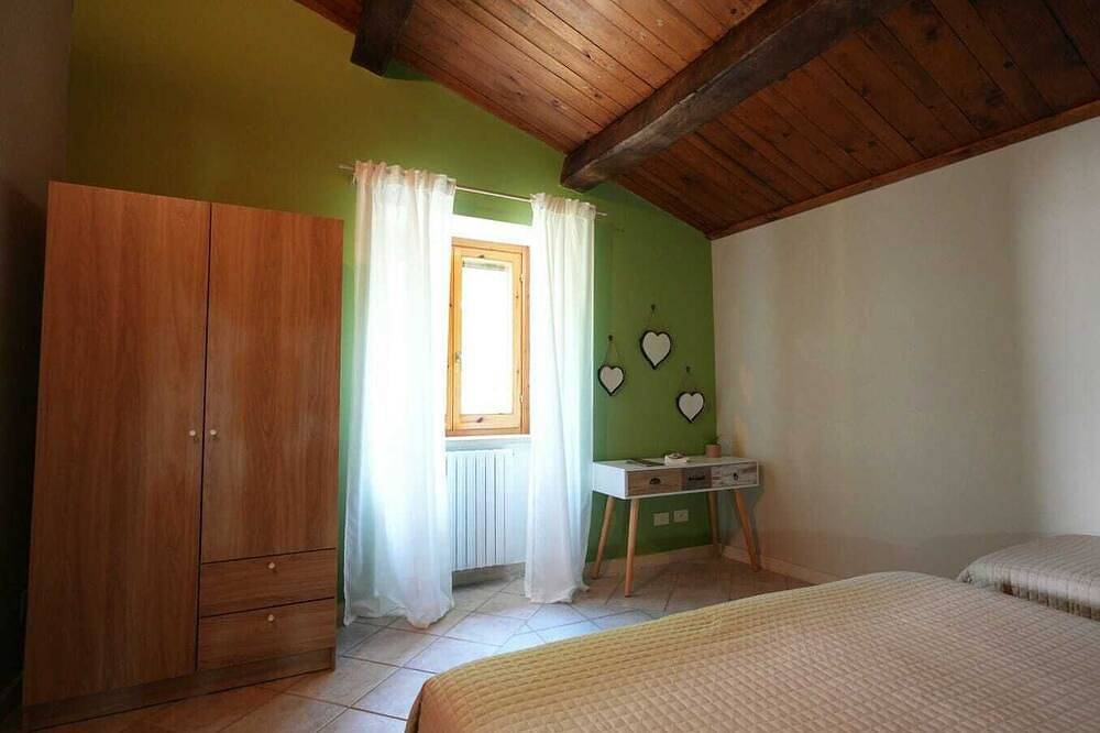 Rustic house nestled in the mountain nature of Majella National Park in Roccamorice, Parque Nacional de la Majella