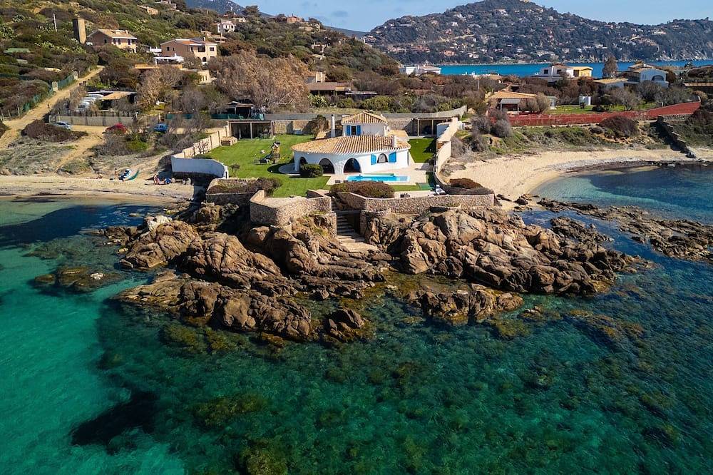 Villa esclusiva per 10 persone\npiscina • Sauna • Palestra\nspiaggia privata in Geremeas, Torre delle Stelle