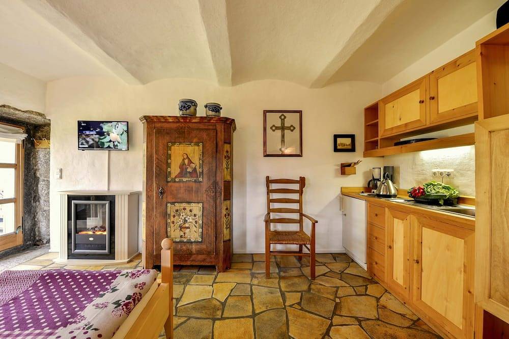 Ganze Wohnung, Hofatelier Menacher Schatzhöhle - 25 qm Studio im Erdgeschoss mit Terrasse in Altreichenau, Neureichenau