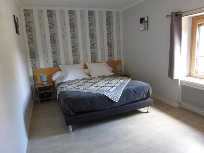 Location de vacances pour 2 personnes, avec vue ainsi que jardin et terrasse à Chambretaud - 2