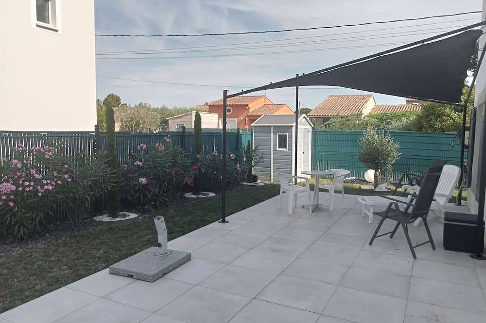 Entire apartment, Les Lauriers Roses in Fontvieille, Arles region