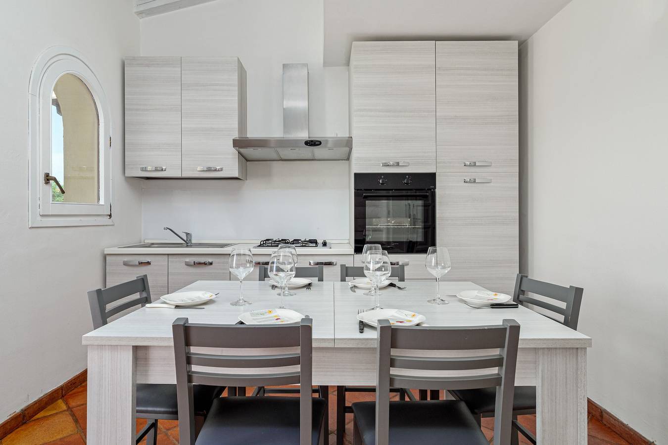 Appartamento intero, Appartamento 'Piazzetta Garden' con vista mare, terrazza privata e aria condizionata in San Teodoro, Olbia-Tempio