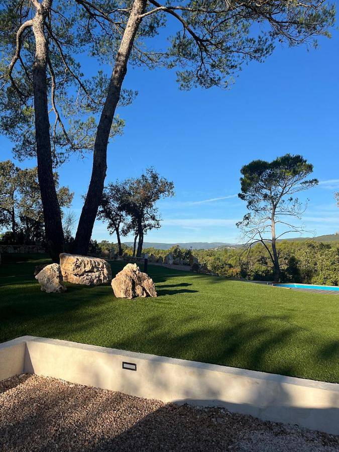 Location de vacances pour 6 personnes, avec jardin ainsi que vue et piscine, animaux acceptés à Sainte-Anastasie-sur-Issole - 2