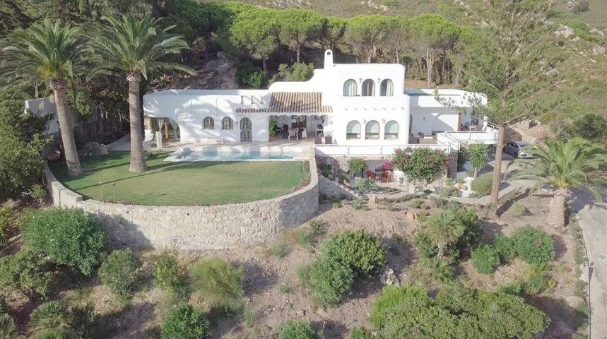 Casa de vacaciones para 10 personas, con Balcón y Terraza además de Jardín y Piscina en Atlanterra