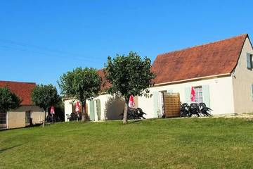 Cottage pour 5 personnes, avec piscine ainsi que sauna et terrasse à Le Change