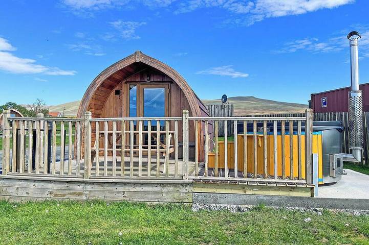 Cottage for 5 people, with garden and hot tub, with pets in the Lake District