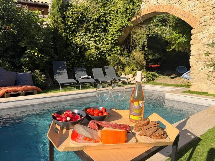 Gîte pour 2 personnes, avec Terrasse ainsi que Jardin et Piscine à Réauville