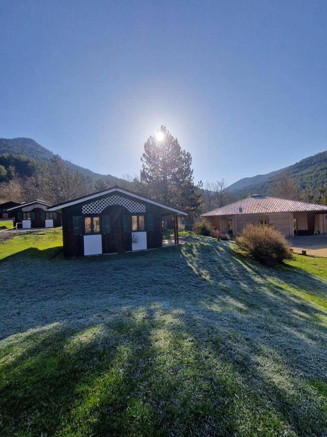 Camping pour 5 personnes, avec Terrasse et Jardin ainsi que Bassin pour enfant et Piscine