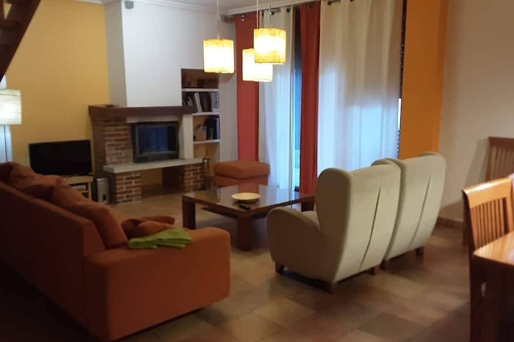 Casa rural (alquiler íntegro) La Alcubilla para 10-12 personas in Astudillo (desambiguación), Provincia de Palencia