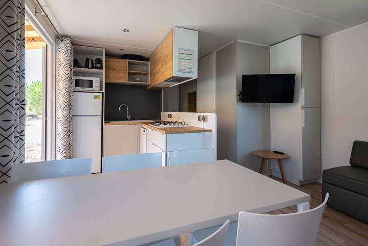 Caravane pour 6 personnes, avec balcon/terrasse ainsi que vue sur le lac et terrasse à Le Muy - 4