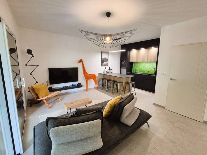 Gîte pour 5 personnes, avec terrasse et jardin, adapté aux familles dans Port Pin Rolland - 4