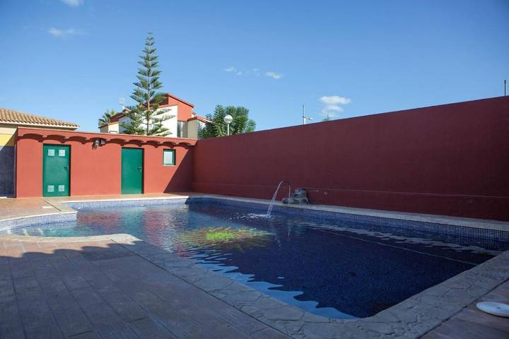 Apartamento para 12 personas, con Terraza además de Jardín y Piscina en La Aldea