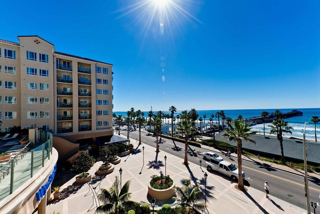 Geräumiges Studio gegenüber dem Pier mit Zugang zum Strand, Pool des Resorts und kostenfreiem Wlan in Oceanside, San Diego County