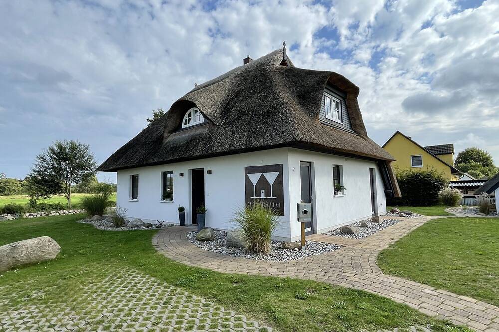 Reethus \"Casa Martini\" mit Außenwhirlpool, Sauna, Kamin, Badewanne & Internet. in Zinnowitz, Usedomer Norden