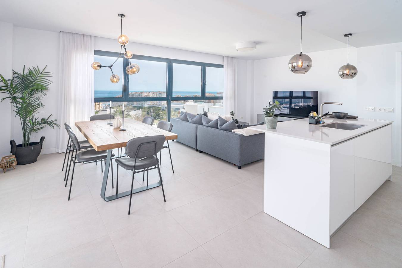 Entire apartment, Lme10.3A - Bright modern flat with amazing terrace in Estepona, Costa del Sol
