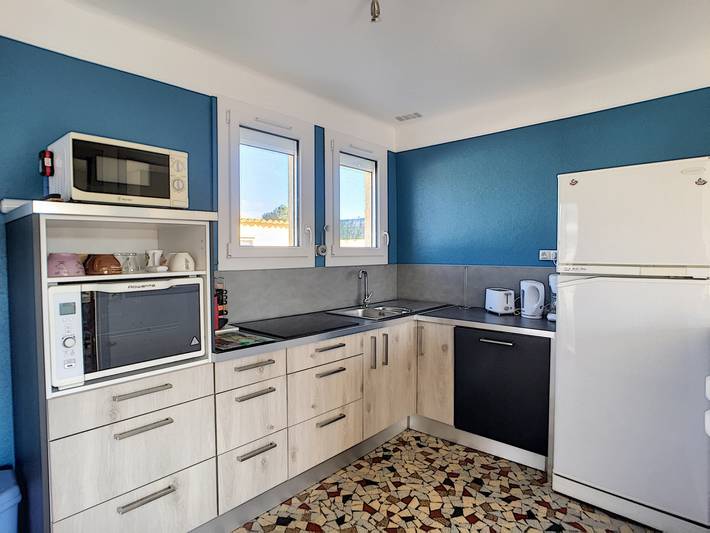 Maison de plain-pied avec terrasse, centre ville, à 150m de la plage in Jullouville, Côte de la Déroute