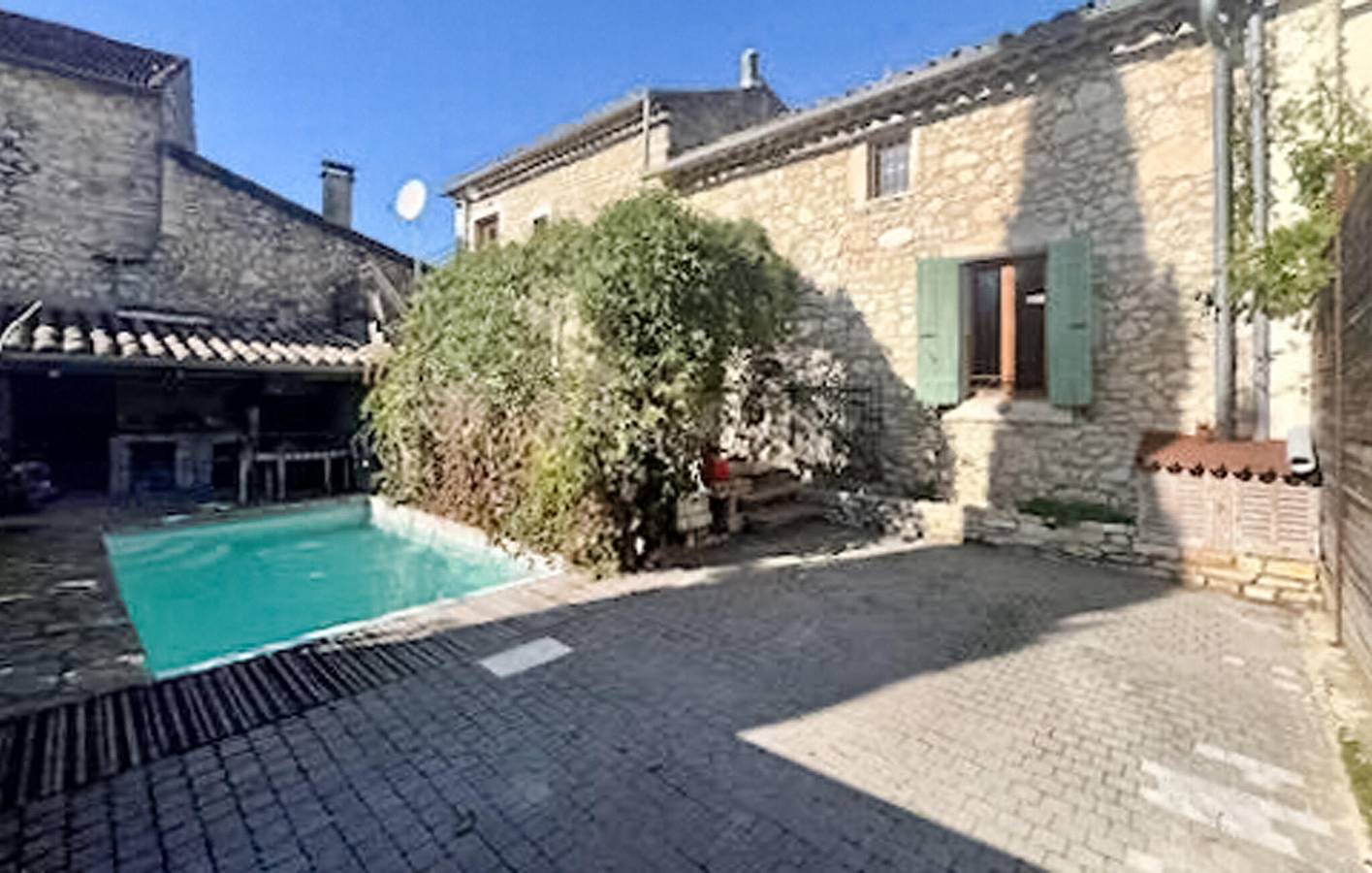 Appartement en bord de mer avec piscine et climatisation, à 1 km de la plage in Montclus, Région de Nîmes