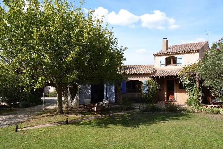 Appartement de vacances pour 9 personnes, avec Terrasse ainsi que Jardin et Piscine