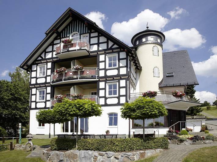 Pension, mit Balkon und Terrasse sowie Garten und Sauna in Schmallenberg