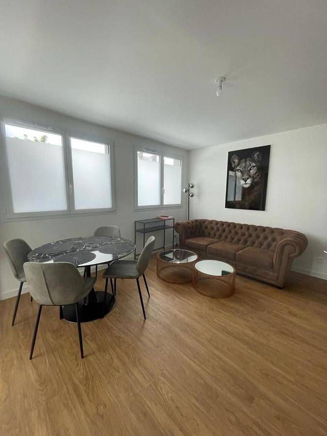 Gîte pour 4 personnes, avec Piscine à Rohan