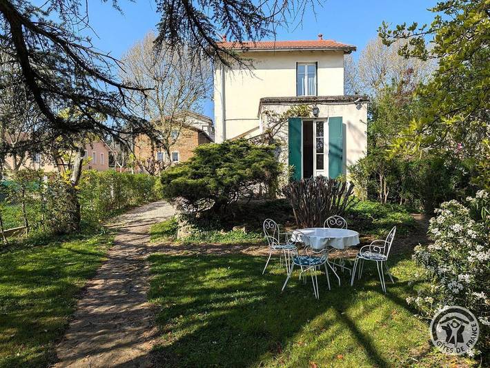 Gîte pour 4 personnes, avec Terrasse et Jardin à Misérieux