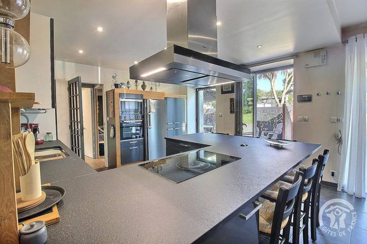 Gîte pour 7 personnes, avec piscine ainsi que jardin et terrasse, animaux acceptés à Plérin - 3