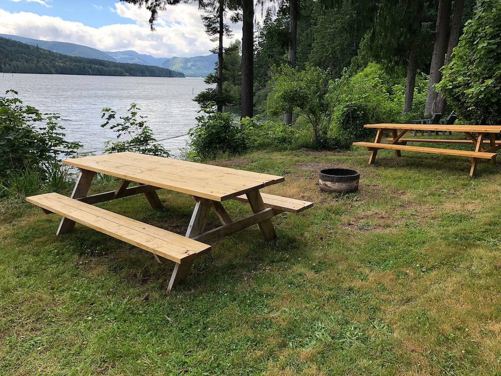 Glamping for 5 Guests in Youbou / Meade Creek, British Columbia