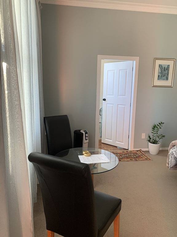 King size bedroom with ensuite and separate entrance, covered off street parking in Cambridge (NZ), Waikato